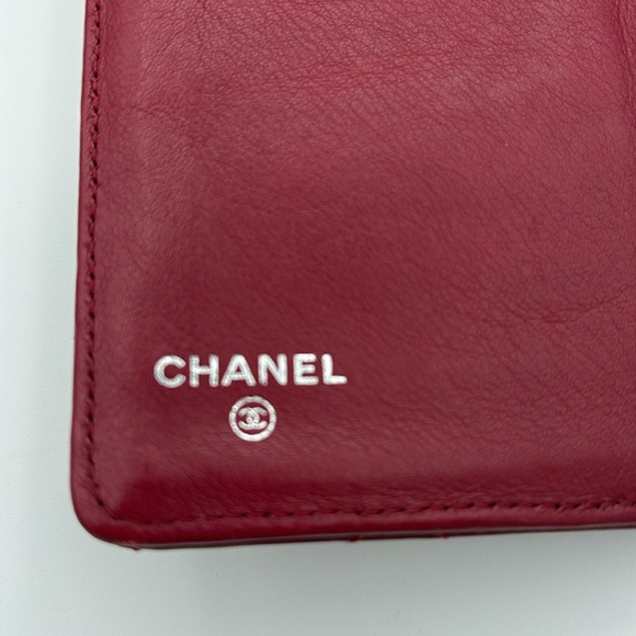 Chanel quilted patent leather long bifold wallet - Picture 7 of 11